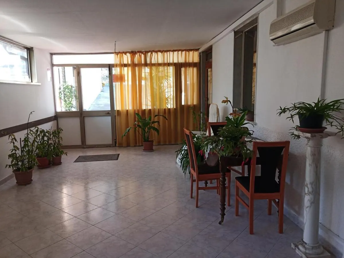 Rosy Rooms 0*, Carignano (Tuscany) Italy